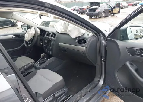 2017 Volkswagen Jetta 1.4T S z USA, uszkodzony, nr VIN 3VW2B7AJ0HM231733